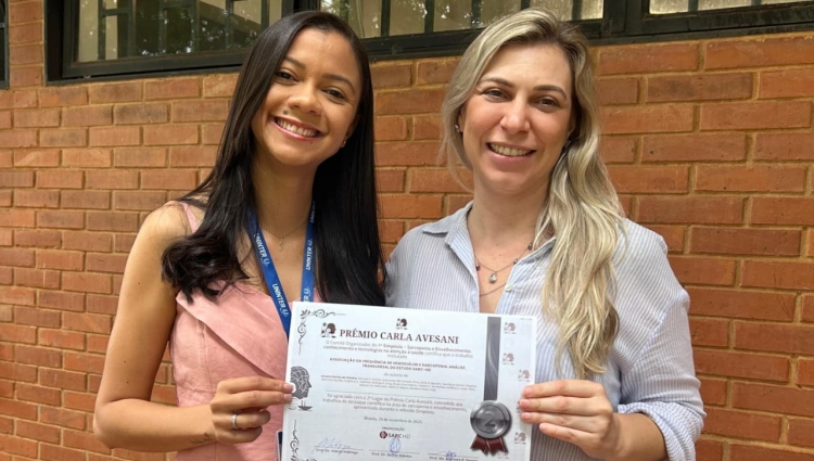 Doutoranda Jacyara Santos de Oliveira e Profa. Dra. Barbara Perez Vogt 